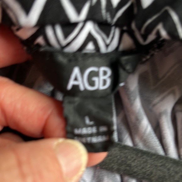 AGB Black & White Sleeveless Blouse - Picture 7 of 14